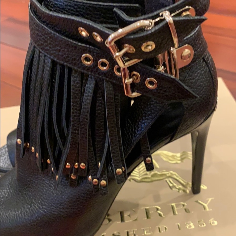 Burberry boots - Picture 5 of 11